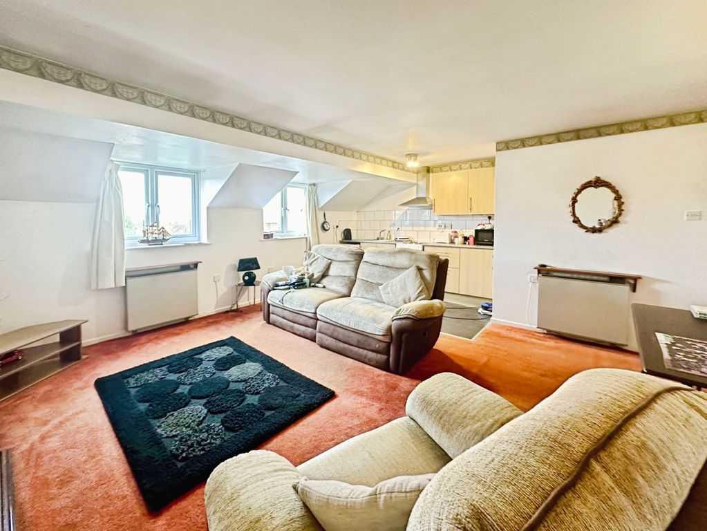 Property photo 3 of 11 843B1Dca-Lounge 202