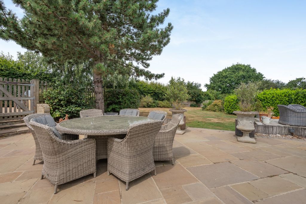 Property photo 3 of 18 Terrace