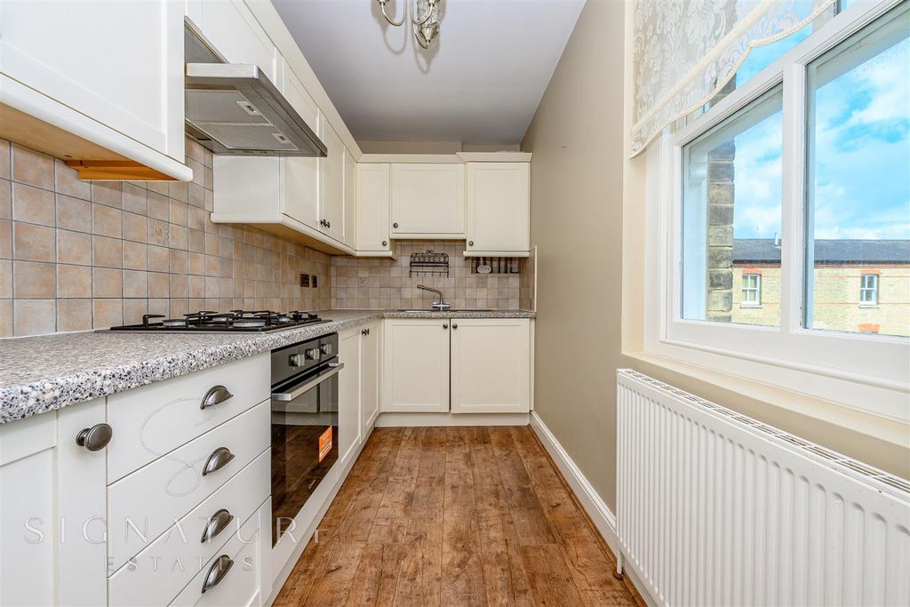Property photo 2 of 11 Kitchen