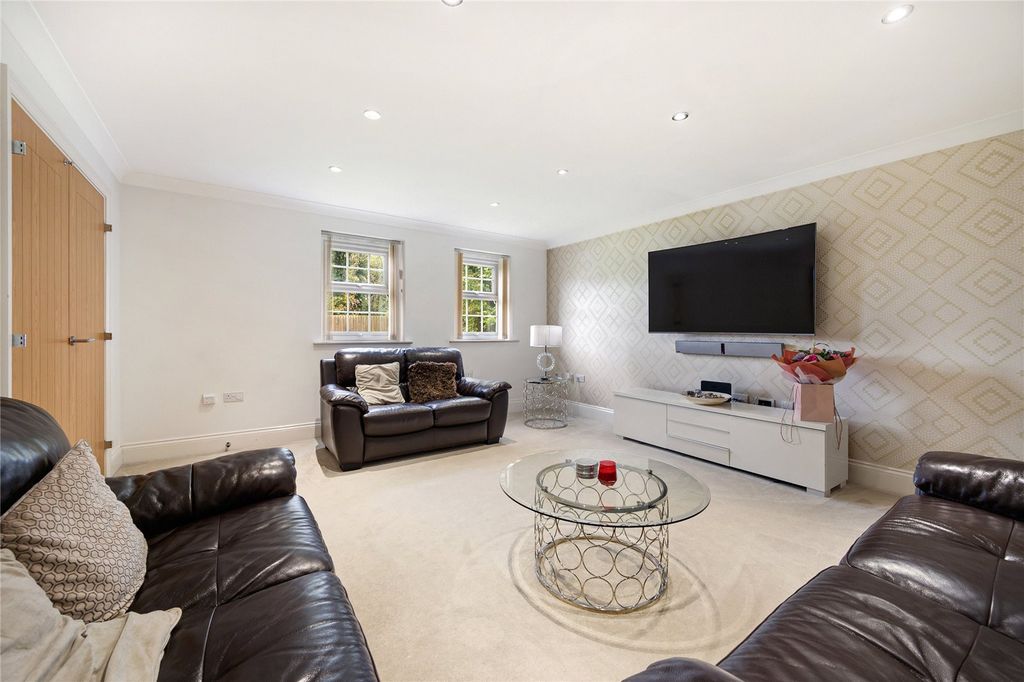 Property photo 3 of 39 Picture No. 34