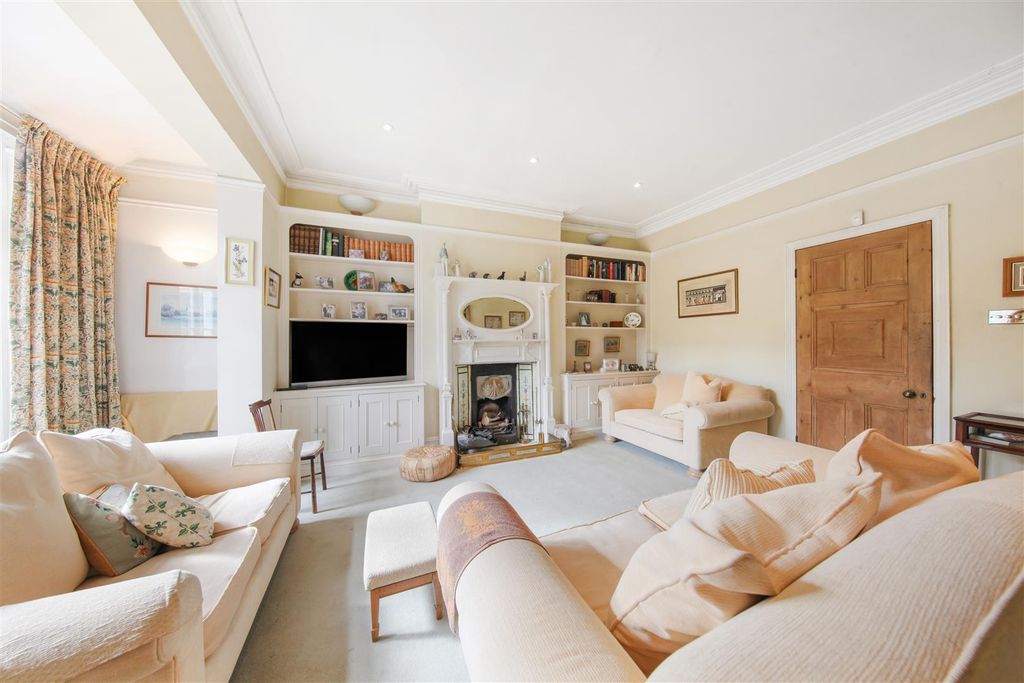 Property photo 2 of 16 Dungarvan Avenue