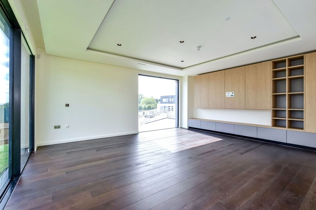 Additional image 5 of 7 bed detached house to rentCrouch Lane, Goffs Oak, Waltham Cross EN7