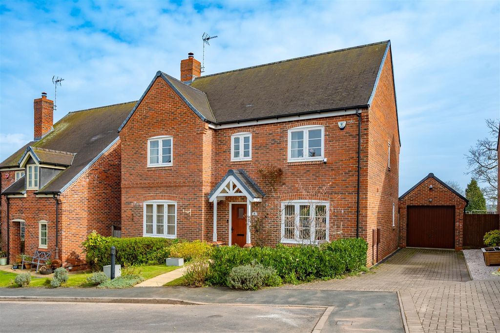 Property photo 1 of 31 4 Ivy Close-9.Jpg