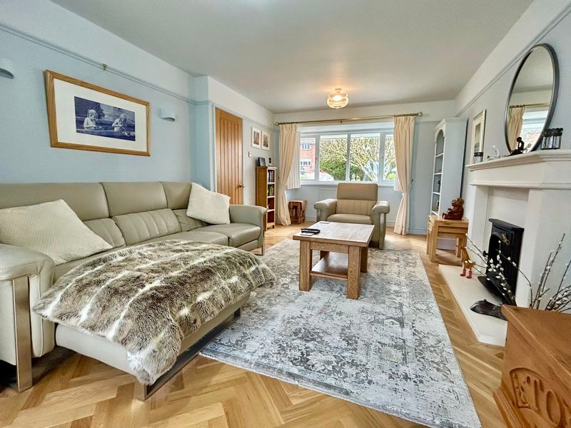 Property photo 2 of 28 Lounge