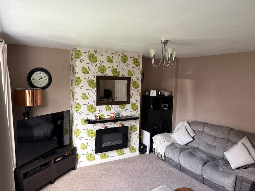 Property photo 2 of 13 Lounge