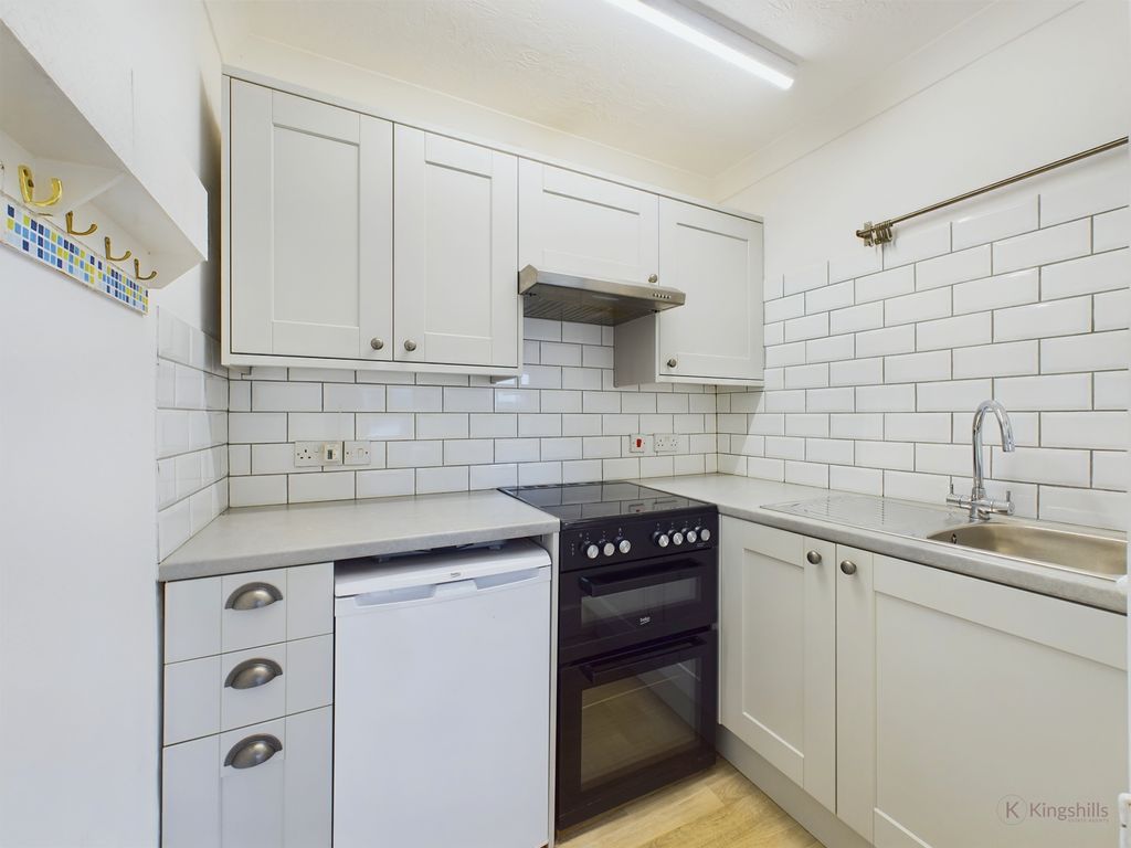 Property photo 2 of 6 Cam02119G0-Pr0209-Still004