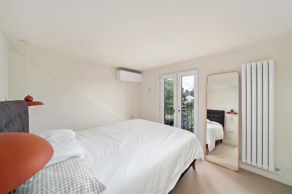Property photo 2 of 12 Bedroom