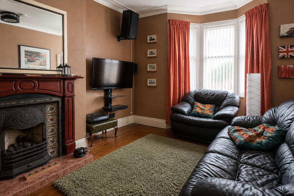 Property photo 2 of 16 Luckwell Living Room