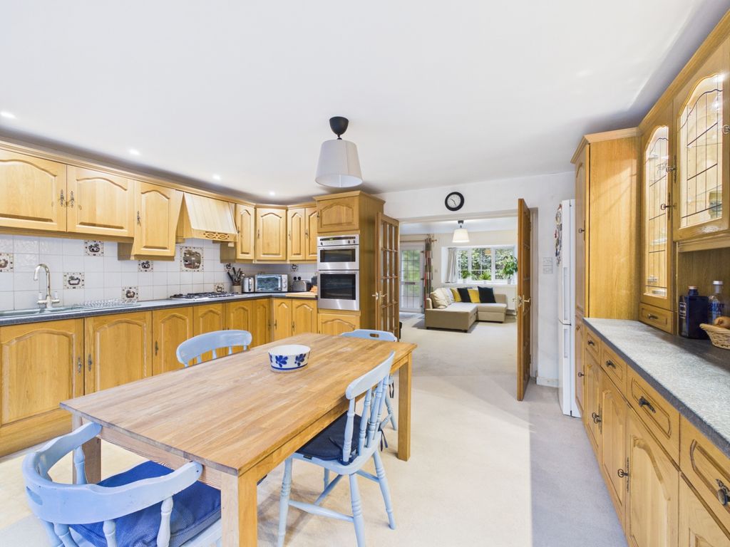 Property photo 2 of 16 Northampton Road