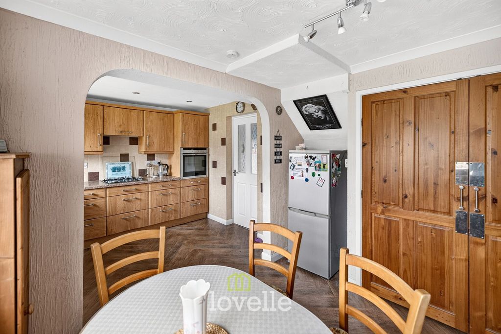 Property photo 3 of 31