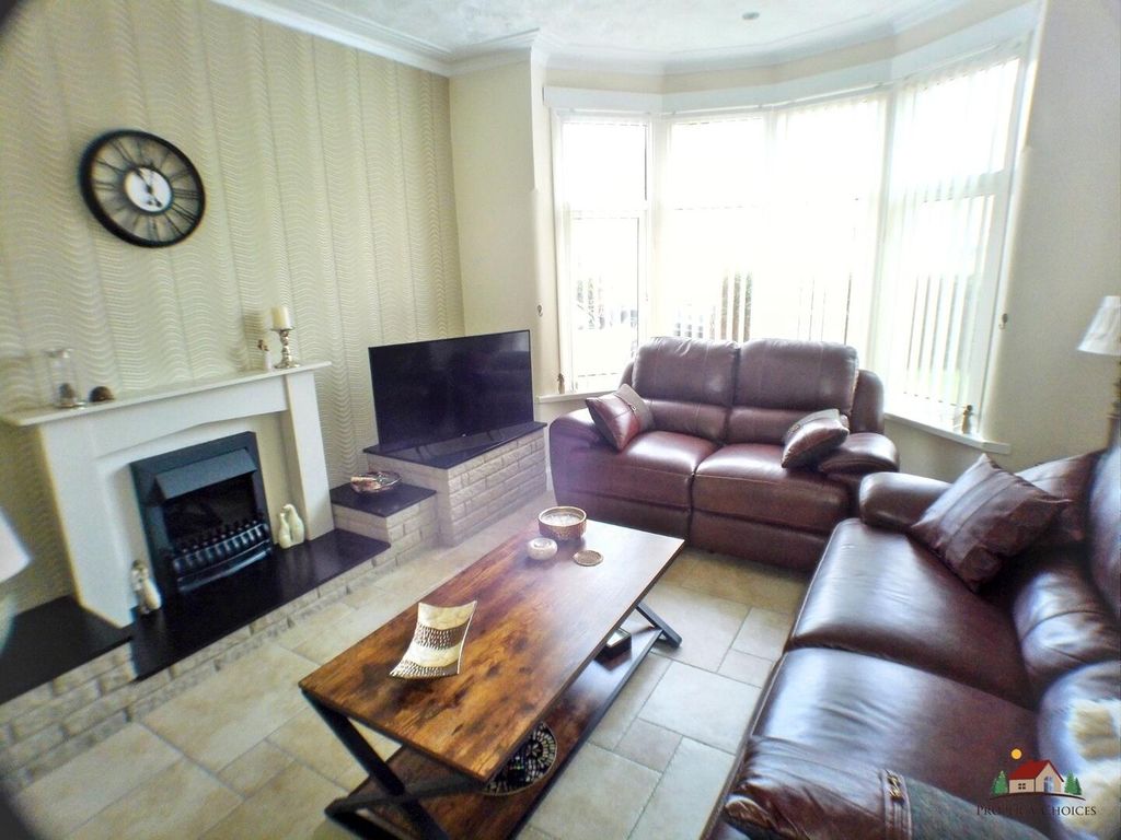 Property photo 2 of 21 Living Room