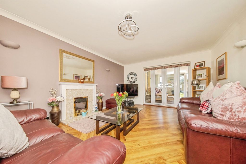 Property photo 3 of 32 Pbox-Img.Jpg