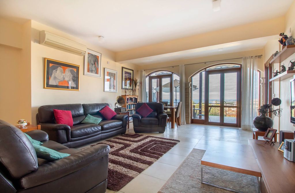 Property photo 2 of 10