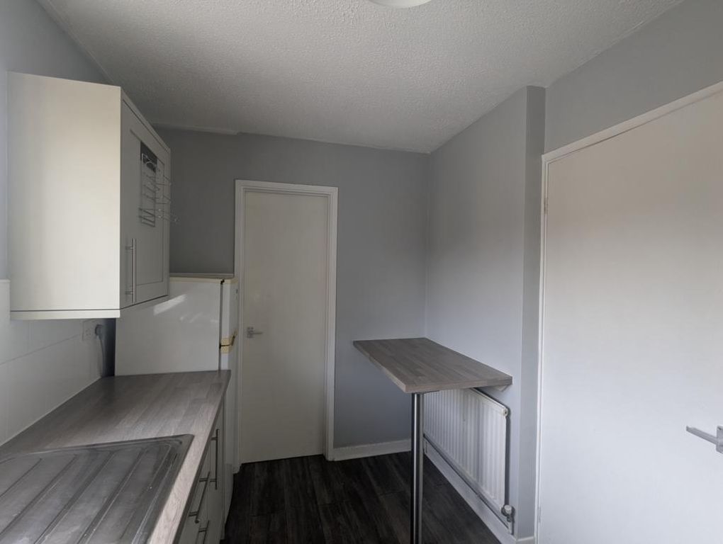 Property photo 3 of 7 Kitchen