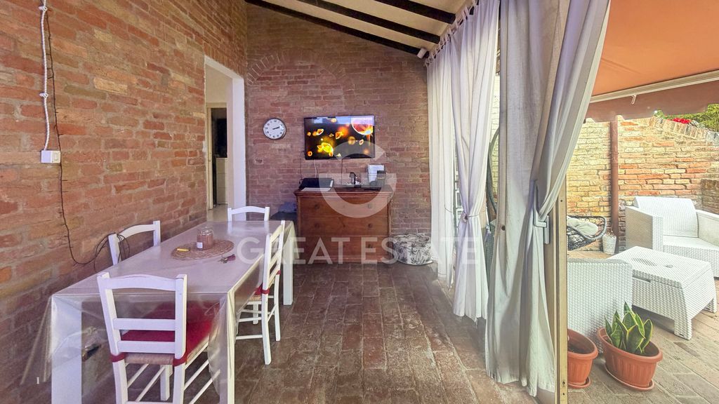 Property photo 2 of 21 Interiors