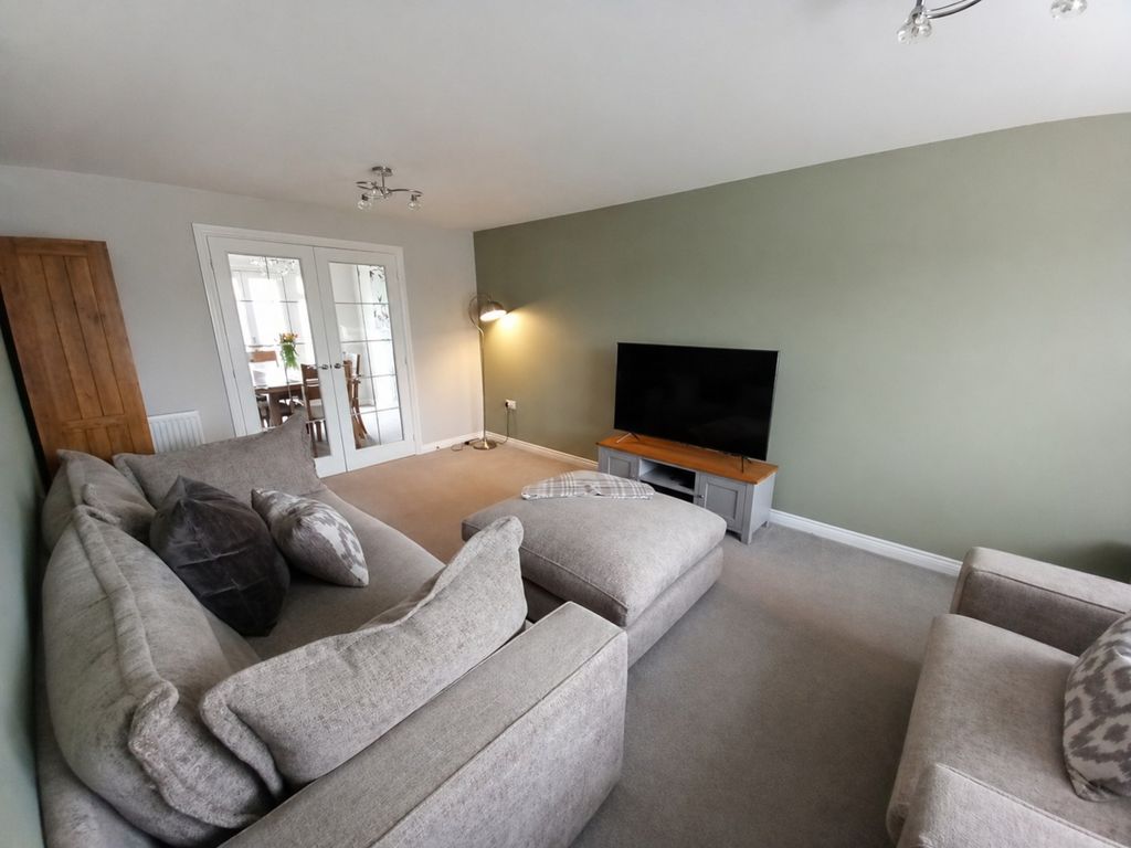 Property photo 2 of 19 Lounge