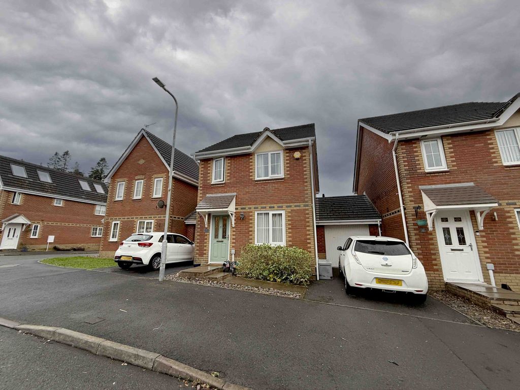 Property photo 1 of 13 3 Bedroom Detached For Sale On Ffordd Ger Y Llyn, Tircoed Forest, Sa4 9Zq