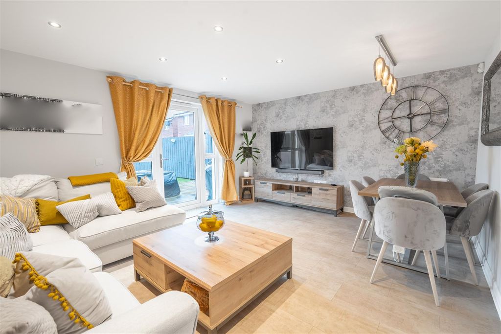 Property photo 3 of 13 Lounge-2.Jpg