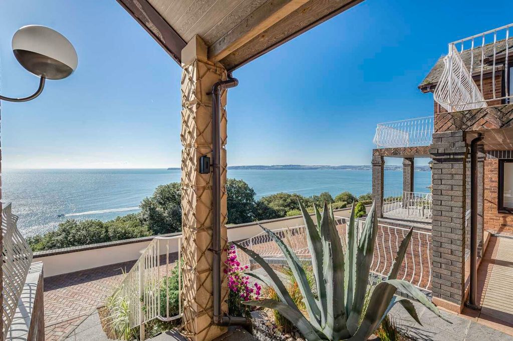 Property photo 3 of 26