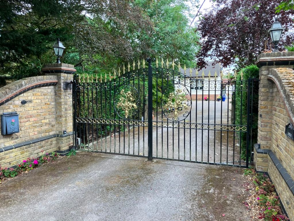Property photo 2 of 8