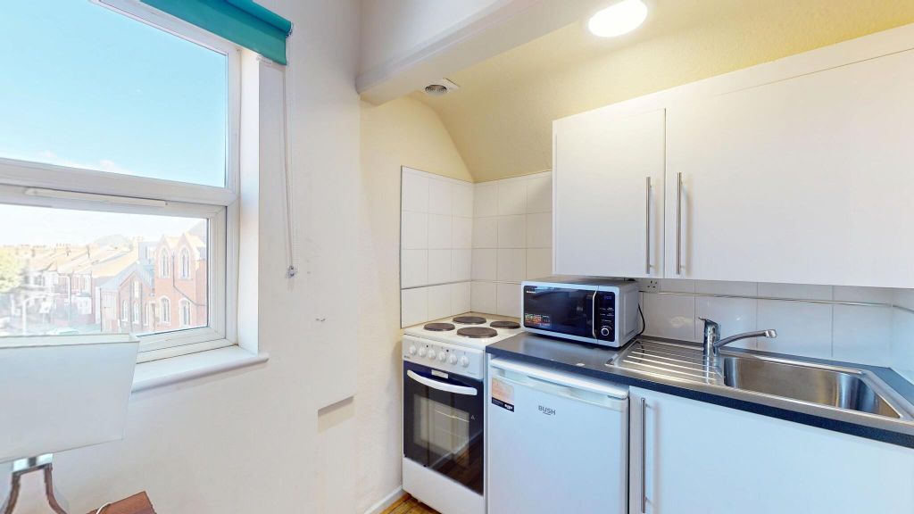 Property photo 2 of 11 Kitchen