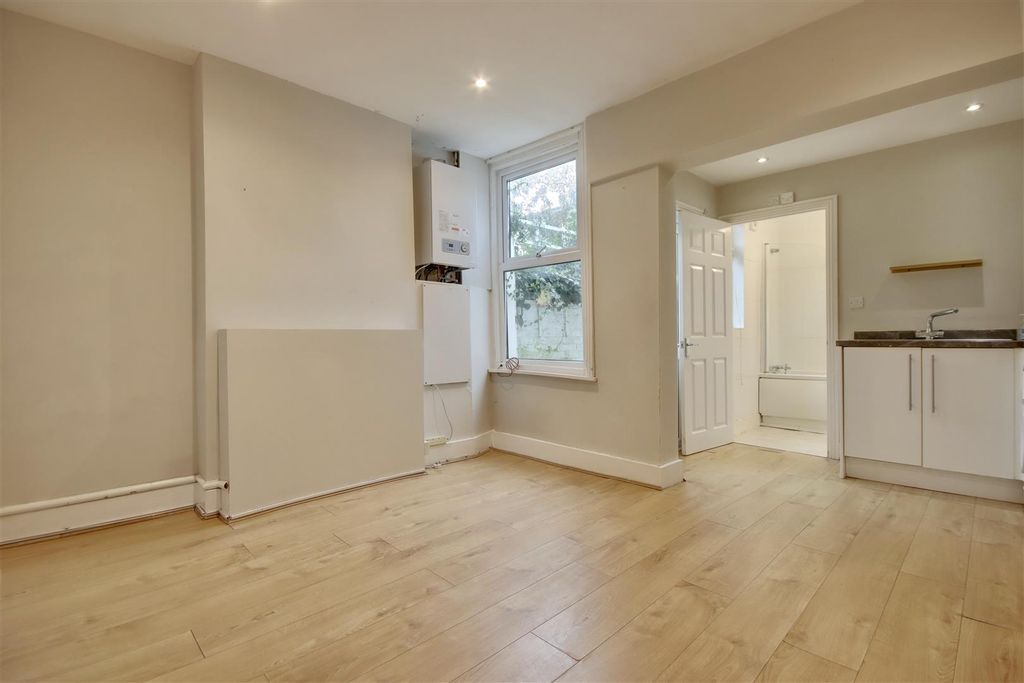 Property photo 3 of 13 Da9354Ba-7626-452B-8Acb-1Fb5A76C685A_1_201_A.Jpeg