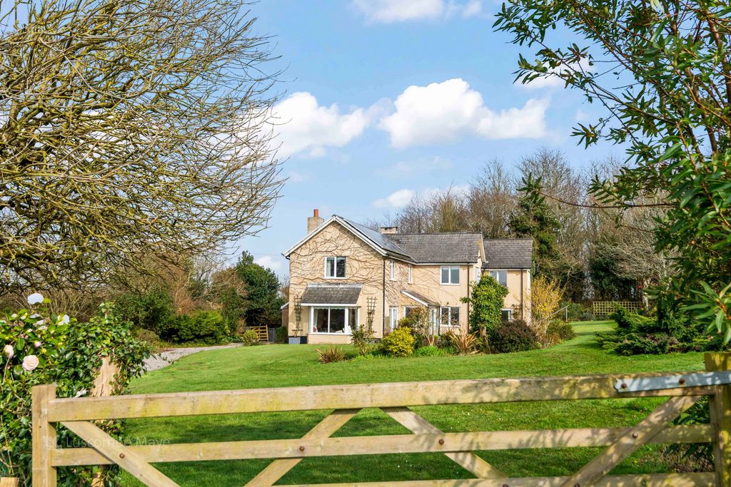 Property photo 2 of 36