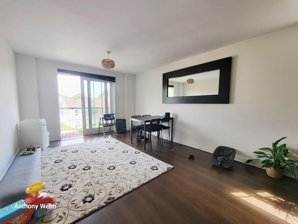 Property photo 3 of 7 Living Room