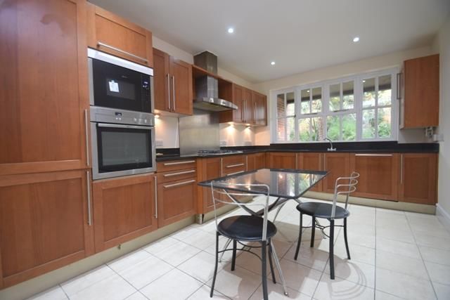 Property photo 2 of 5 Kitchen