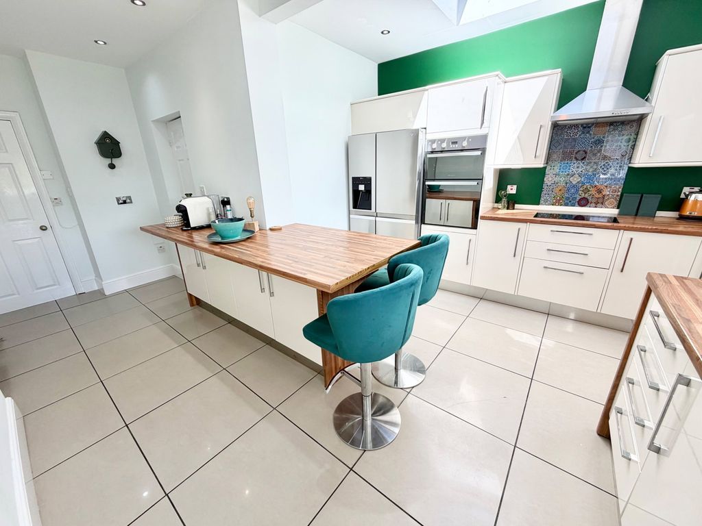 Property photo 2 of 35