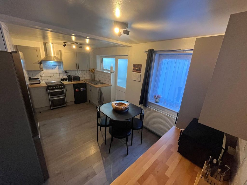 Property photo 2 of 26 Picture No. 31