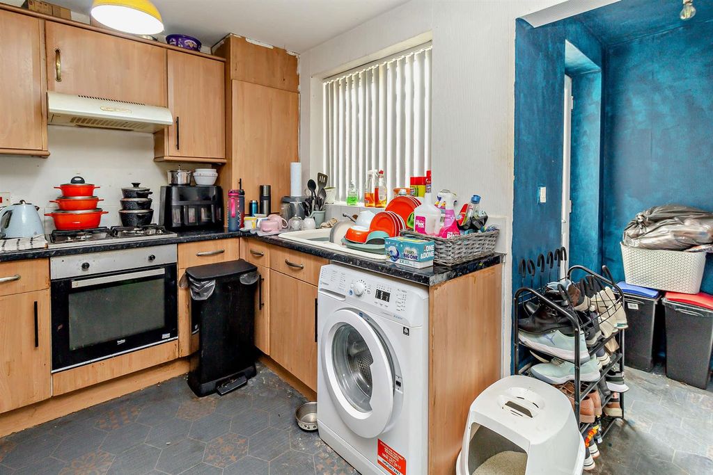 Property photo 2 of 8