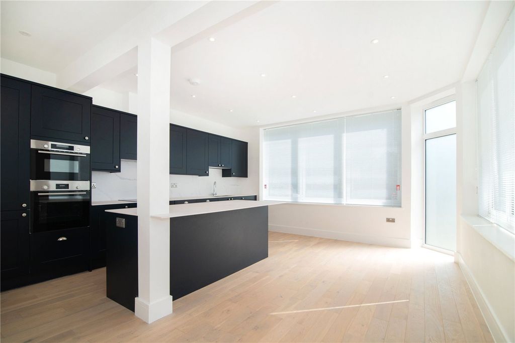 Property photo 2 of 14 Picture No. 02