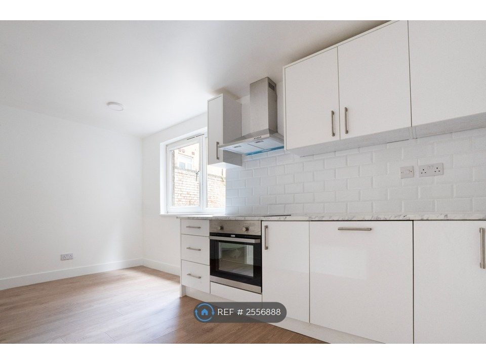 Property photo 2 of 17 Kitchen Main Reverse 2