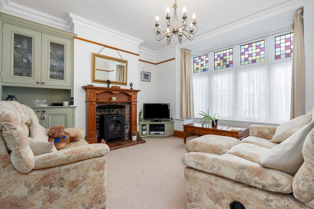 Property photo 2 of 25
