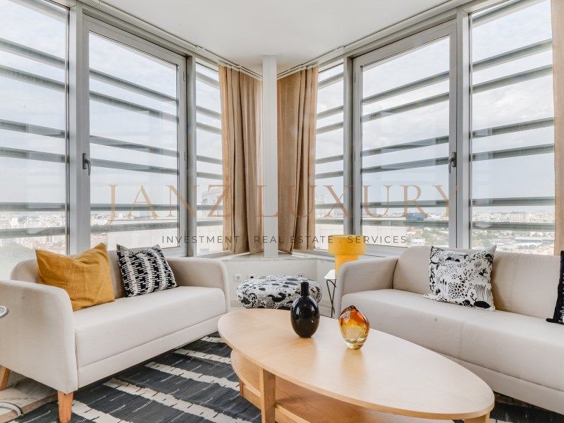 Property photo 1 of 53