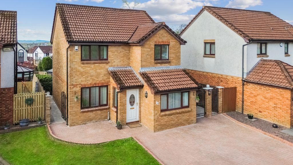 Property photo 1 of 38 Oronsay Crescent, Old Kilpatrick, G60