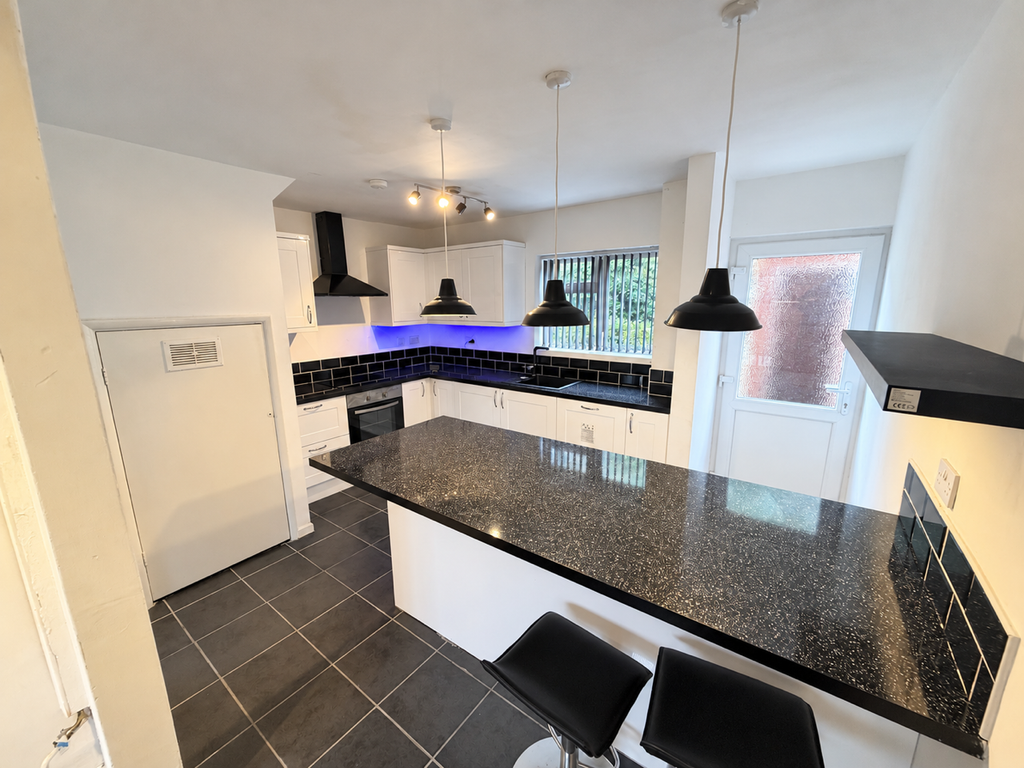 Property photo 3 of 16 Ddbb63CE-9140-4BA5-B754-6Dd01F829D77