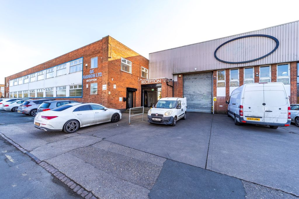 Property photo 1 of 50