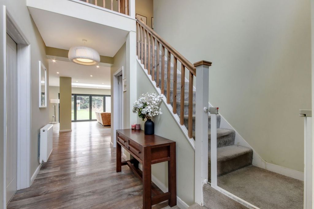 Property photo 3 of 28