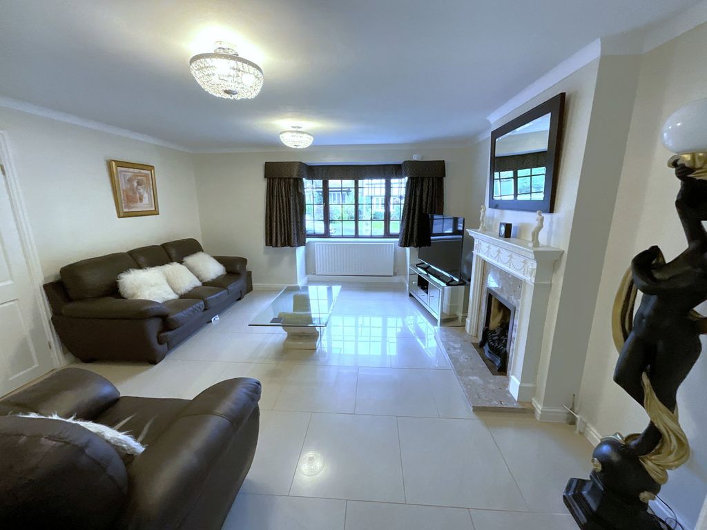 Property photo 3 of 19