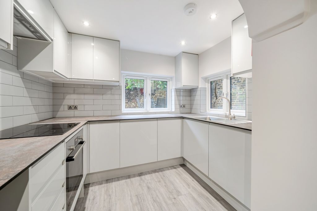 Property photo 2 of 12 1476863-10-6A2Aa4...
