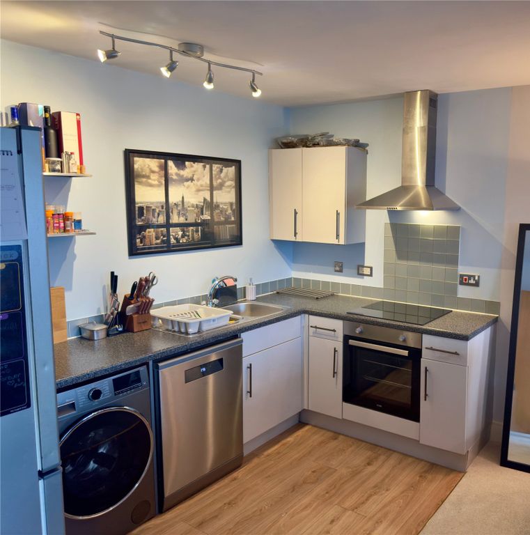 Property photo 2 of 16 Picture No. 21