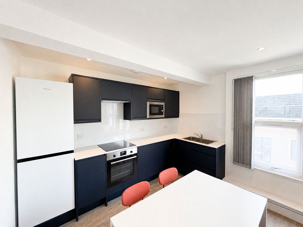 Property photo 3 of 7 High Rd Leytonstone E11