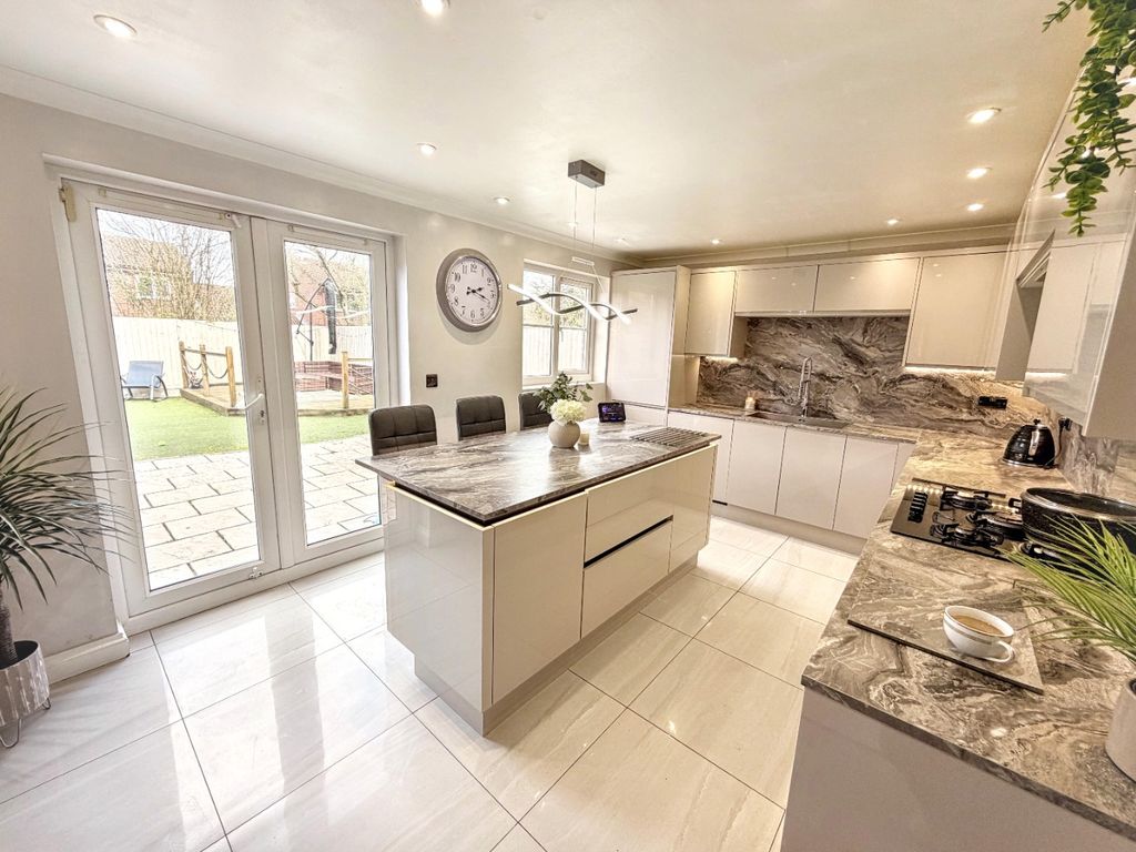 Property photo 2 of 19 4968581