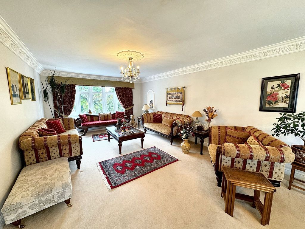 Property photo 3 of 35