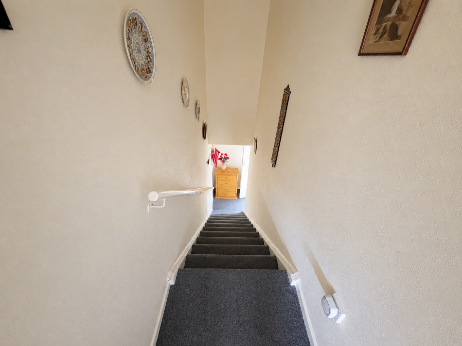 Property photo 3 of 11 Hallway