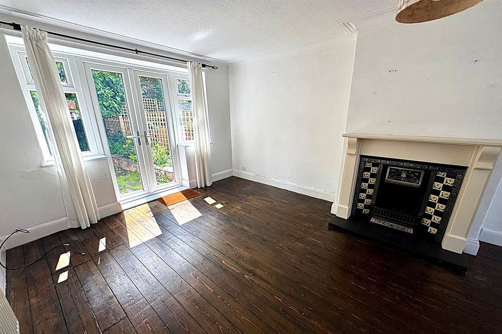 Property photo 3 of 17 Living Room
