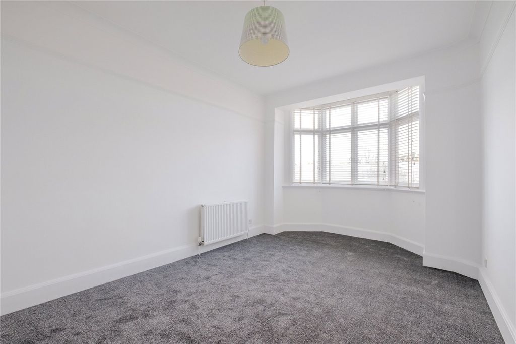 Property photo 3 of 11 Picture No. 13