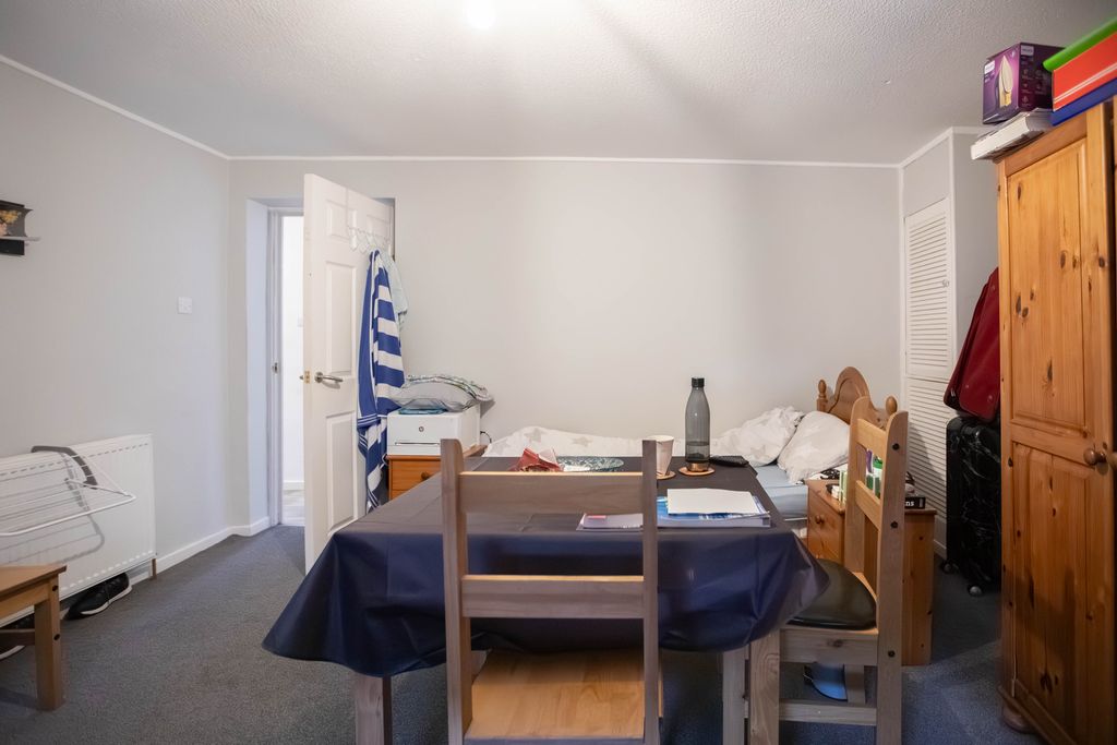 Property photo 3 of 28